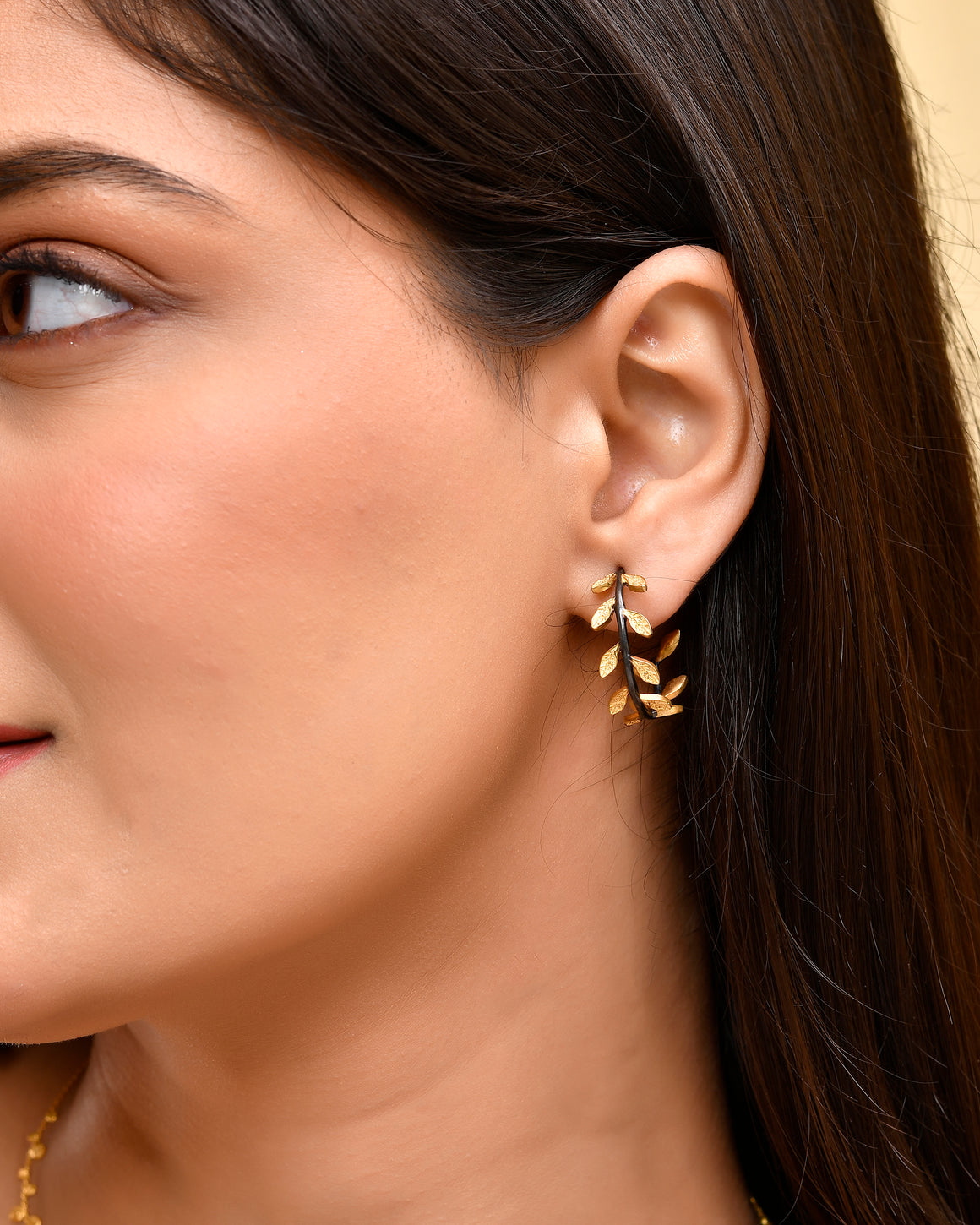 Two Tone Black & Gold Leaf Hoop